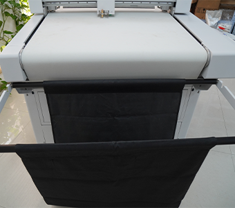 Cortador DTF modelo C7090 con elementos inteligentes se utiliza para cortar materiales como PVC, cuero, papel kraft, autoadhesivo, TPU, film reflectante y otros materiales flexibles